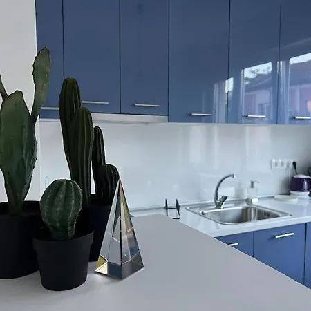 Cool 1-br Apt, Metro & Central Bus & тrain Station *