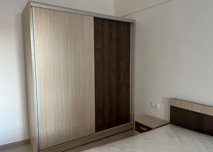 Cool 1-br Apt, Metro & Central Bus & тrain Station דירה