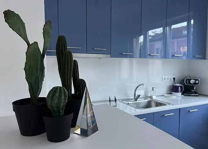 Cool 1-br Apt, Metro & Central Bus & тrain Station *